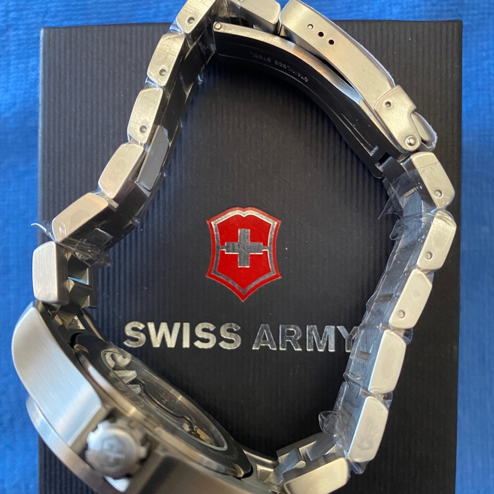 Swiss Army Automatic - Picture 5 of 5